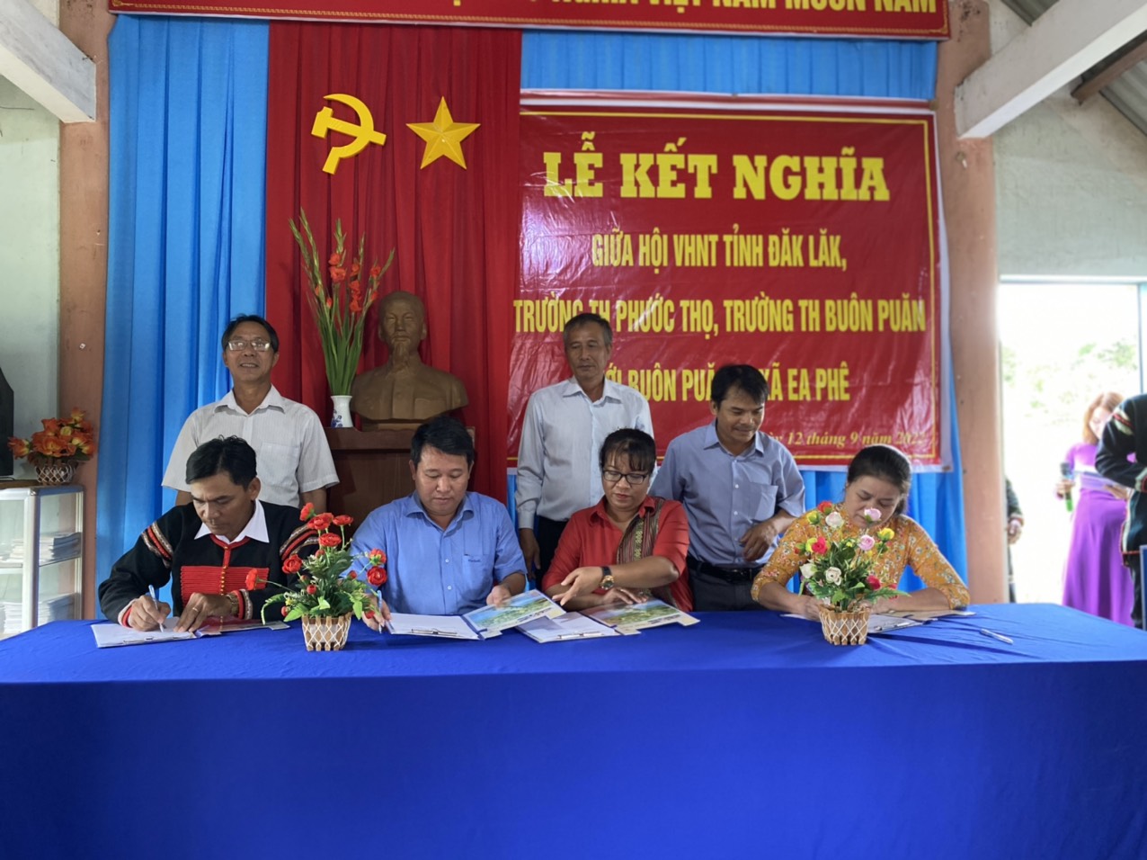 Lễ kết nghĩa với Buôn Puăn A, xã Ea Phê (huyện Krông Pắc) 