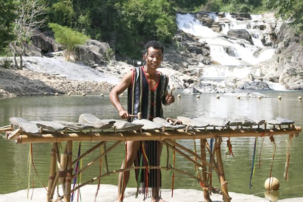 Những bộ đàn đá được tìm thấy ở Tây Nguyên và các tỉnh Nam miền Trung 