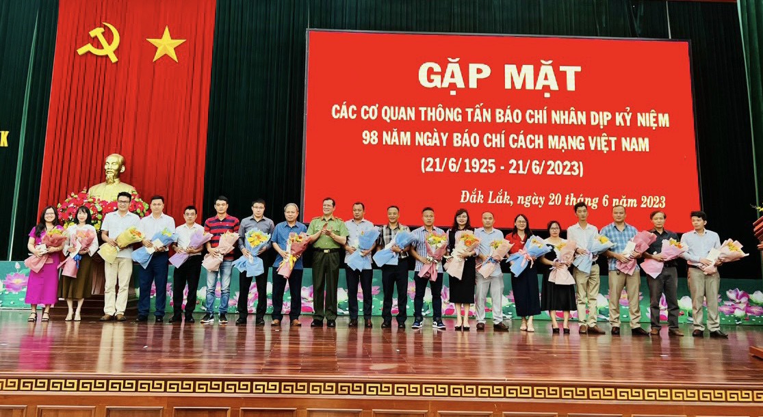 Công an tỉnh tổ chức gặp mặt các cơ quan báo chí trên địa bàn tỉnh nhân kỷ niệm 98 năm Ngày Báo chí Cách mạng Việt Nam