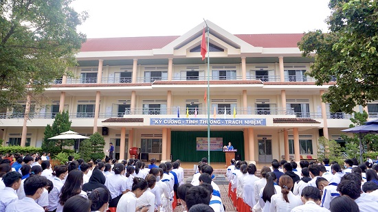 Trường THPT Buôn Đôn phát động cuộc thi “Viết về thầy cô và mái trường mến yêu”