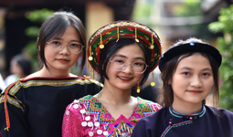 Sắc màu học sinh các dân tộc (học sinh trường Phổ thông Dân tộc Nội trú Nơ Trang Lơng) qua ống kính Nghệ sĩ Nhiếp ảnh Quang Khải